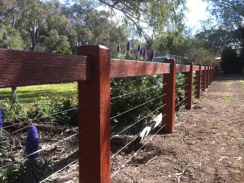 Single rail fence with wire infill
